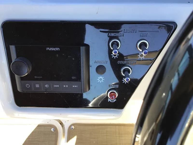 Slide: The Image of Sea Ray 210 SPX OB 2023 - 14830379