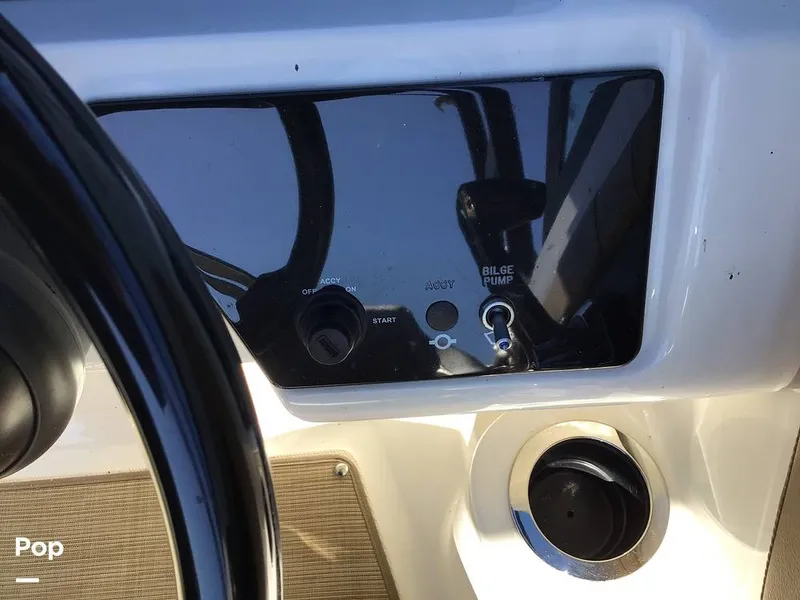 Slide: The Image of Sea Ray 210 SPX OB 2023 - 14830380