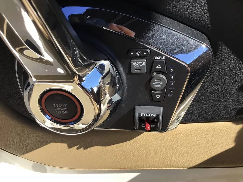 Slide: The Image of Sea Ray 210 SPX OB 2023 - 14830383