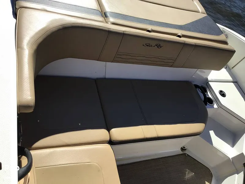 Slide: The Image of Sea Ray 210 SPX OB 2023 - 14830331