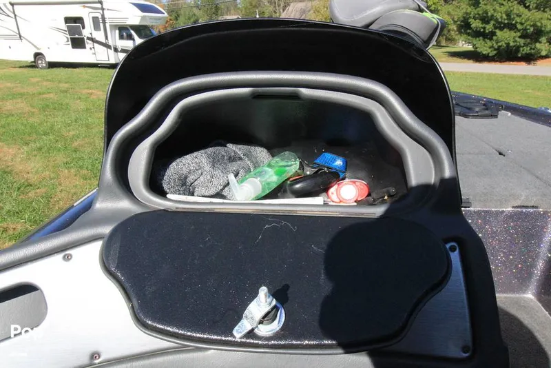 Slide: The Image of Glove Box - 14854001