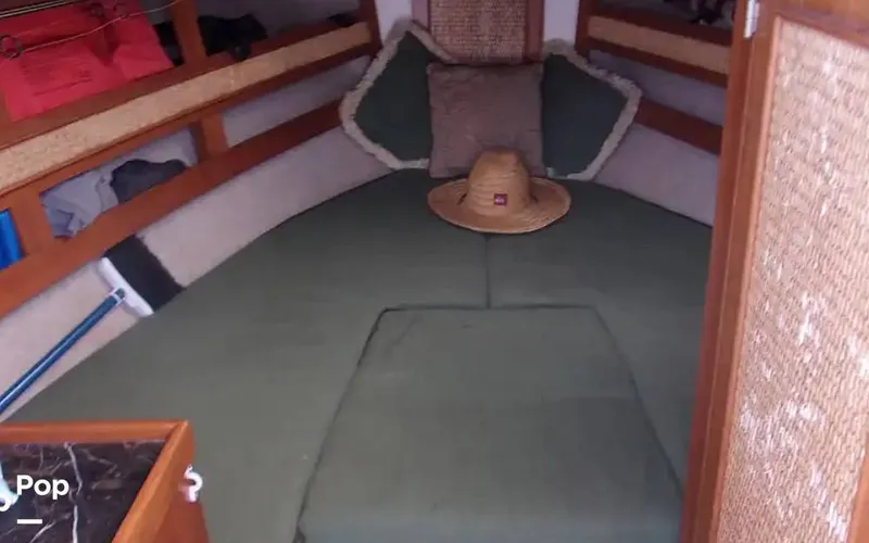 Slide: The Image of Pursuit Tiara 2500 1983 - 14921566