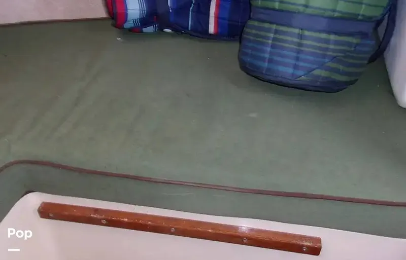 Slide: The Image of Pursuit Tiara 2500 1983 - 14921568