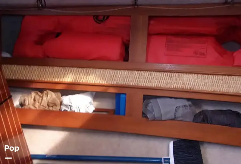 Slide: The Image of Pursuit Tiara 2500 1983 - 14921569