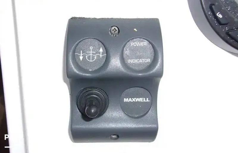 Slide: The Image of Pursuit Tiara 2500 1983 - 14921580