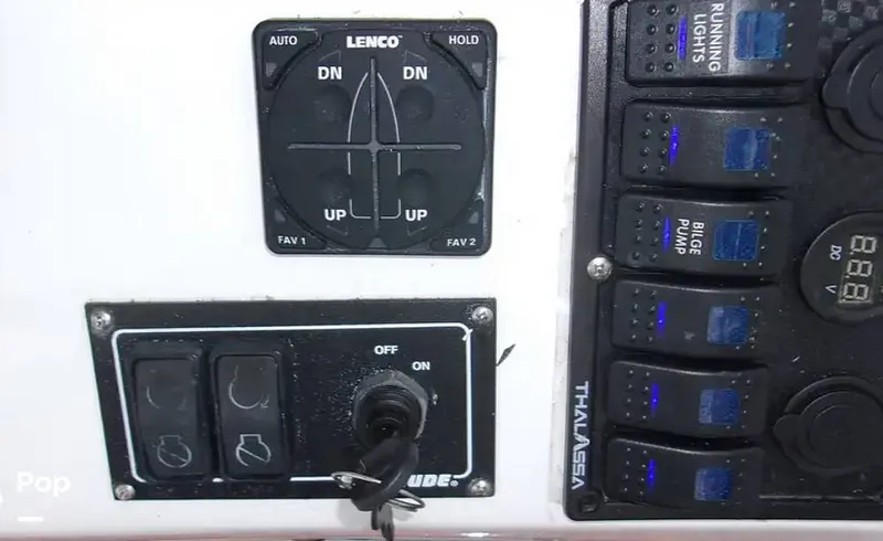 Slide: The Image of Pursuit Tiara 2500 1983 - 14921582
