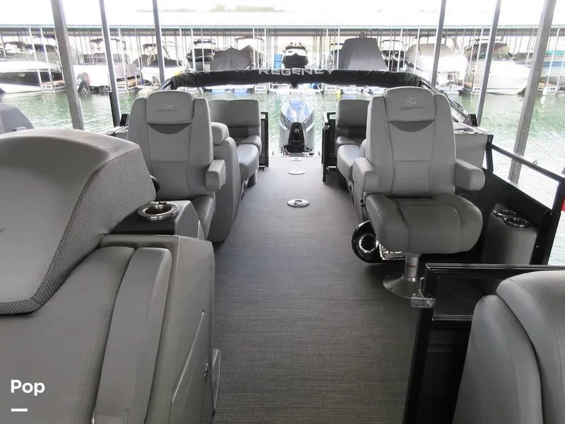 Slide: The Image of Regency 250 LE3 2023 - 15015773