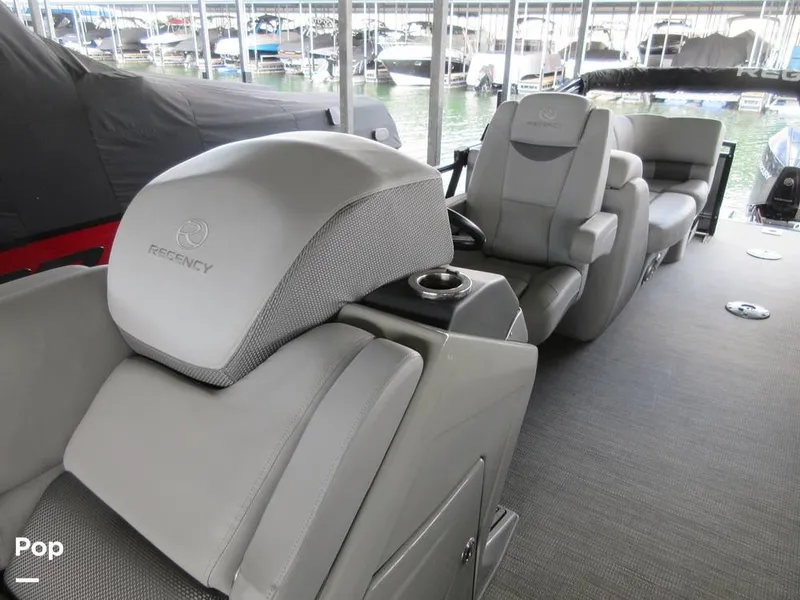 Slide: The Image of Regency 250 LE3 2023 - 15015774