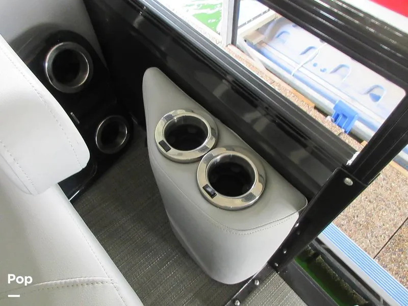 Slide: The Image of Regency 250 LE3 2023 - 15015778