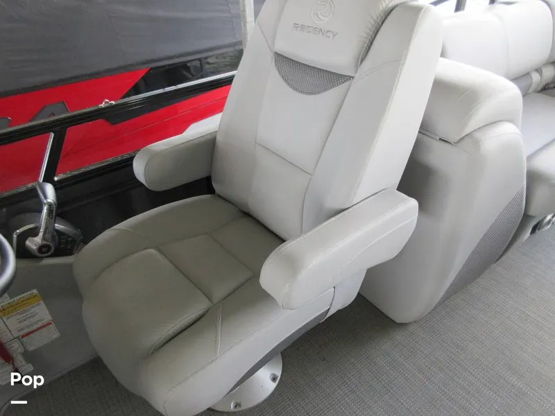 Slide: The Image of Regency 250 LE3 2023 - 15015779