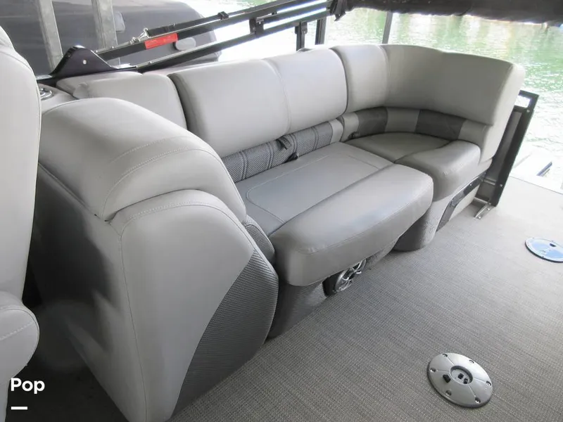 Slide: The Image of Regency 250 LE3 2023 - 15015780