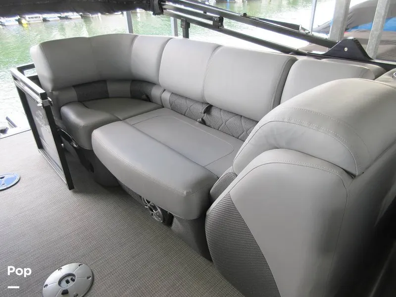 Slide: The Image of Regency 250 LE3 2023 - 15015781