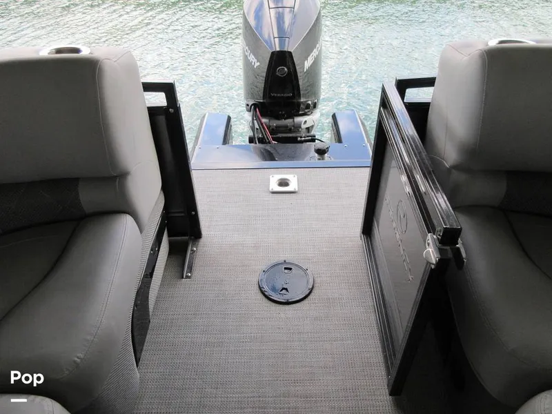 Slide: The Image of Regency 250 LE3 2023 - 15015782