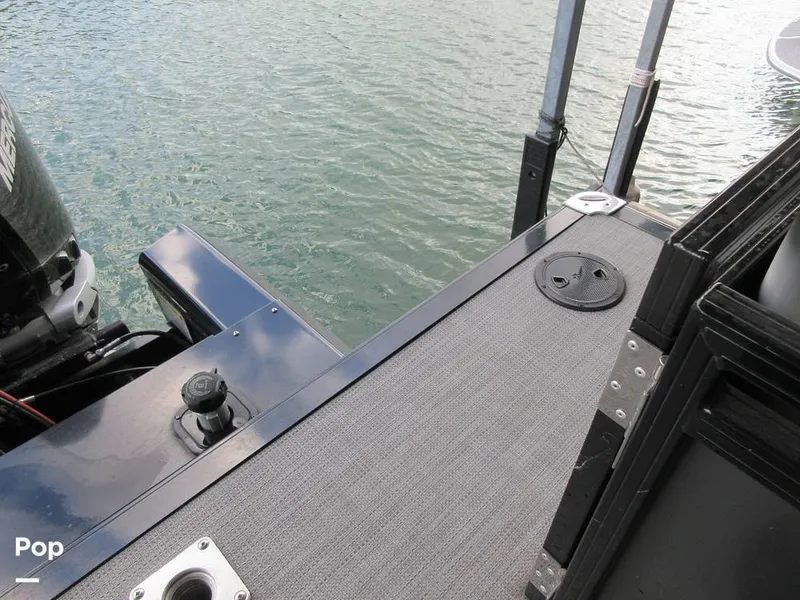 Slide: The Image of Regency 250 LE3 2023 - 15015786