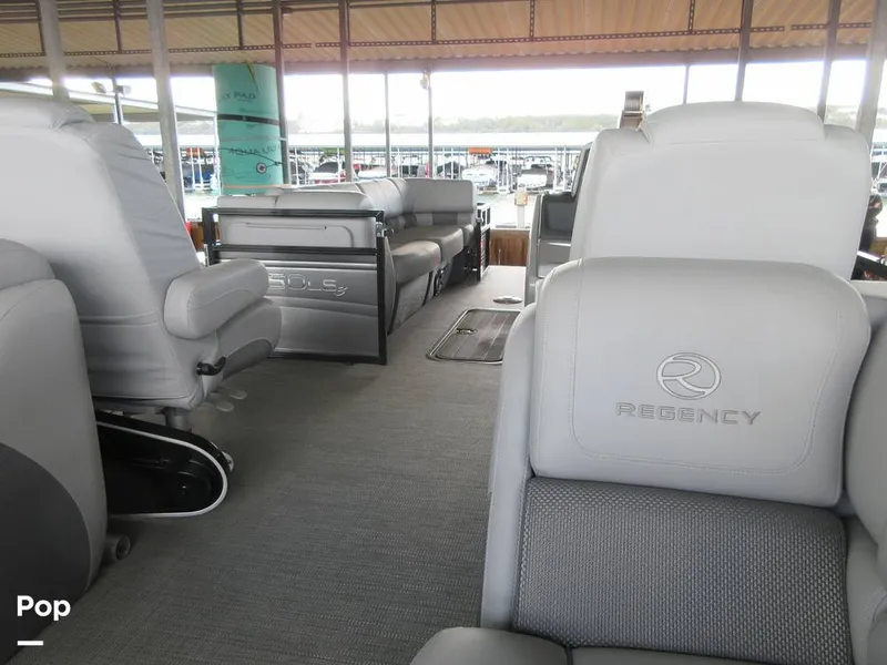 Slide: The Image of Regency 250 LE3 2023 - 15015789