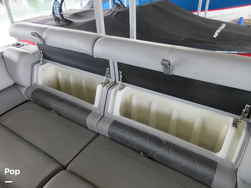 Slide: The Image of Regency 250 LE3 2023 - 15015793