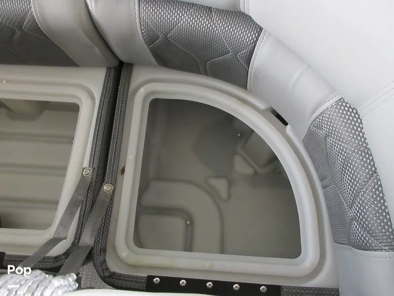 Slide: The Image of Regency 250 LE3 2023 - 15015796