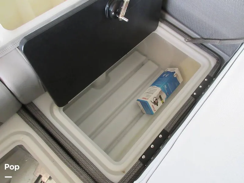 Slide: The Image of Regency 250 LE3 2023 - 15015805