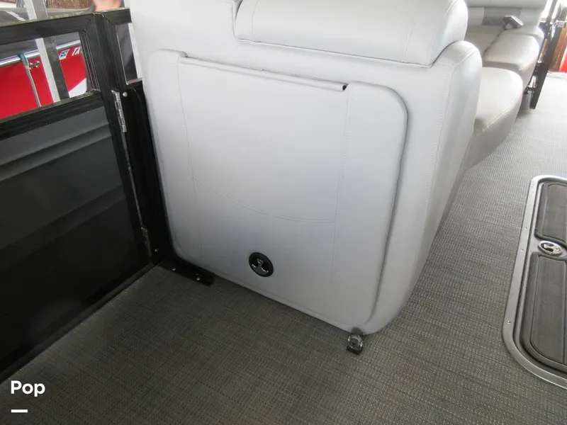 Slide: The Image of Regency 250 LE3 2023 - 15015806