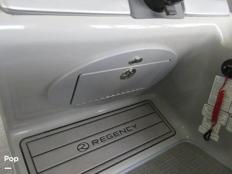 Slide: The Image of Regency 250 LE3 2023 - 15015815