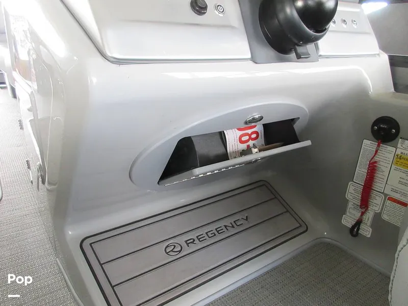 Slide: The Image of Regency 250 LE3 2023 - 15015816