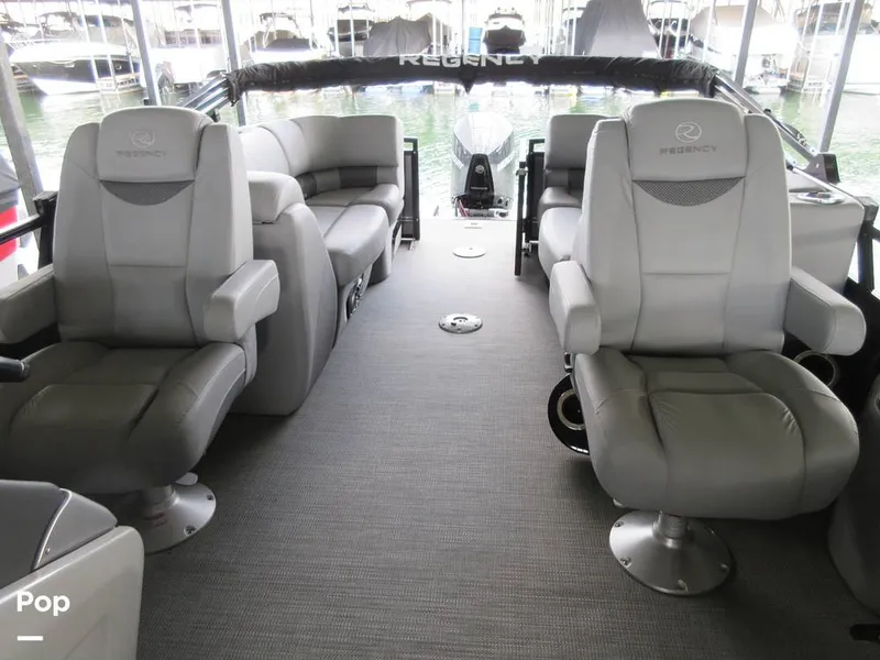 Slide: The Image of Regency 250 LE3 2023 - 15015817