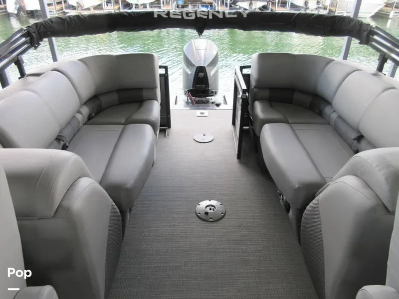 Slide: The Image of Regency 250 LE3 2023 - 15015818