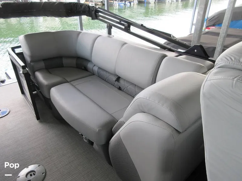 Slide: The Image of Regency 250 LE3 2023 - 15015819