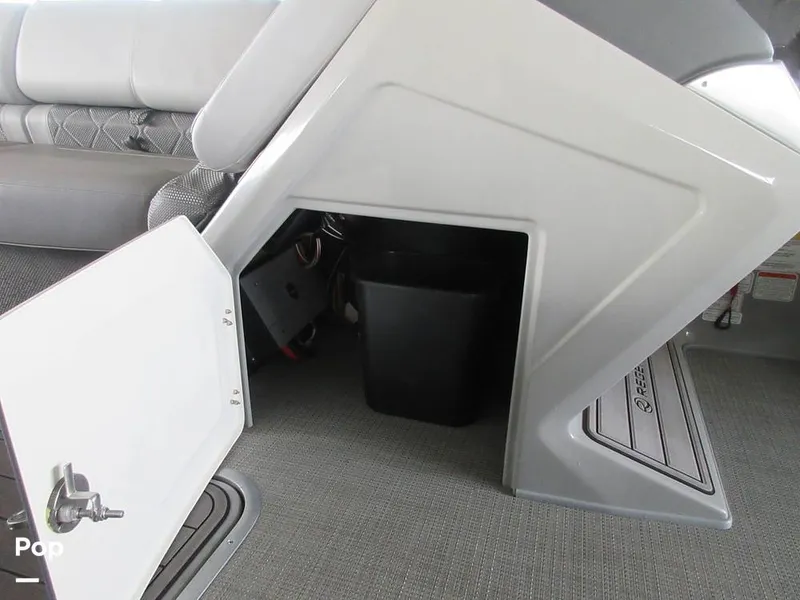 Slide: The Image of Regency 250 LE3 2023 - 15015822