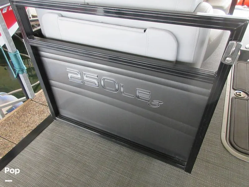 Slide: The Image of Regency 250 LE3 2023 - 15015826