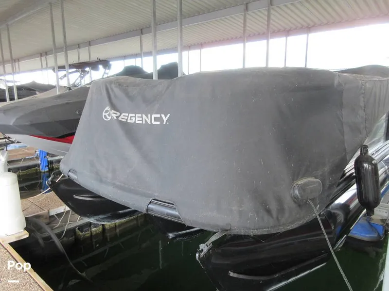 Slide: The Image of Regency 250 LE3 2023 - 15015828