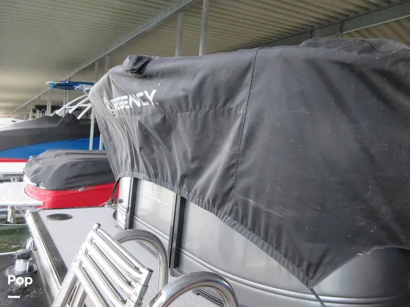 Slide: The Image of Regency 250 LE3 2023 - 15015829