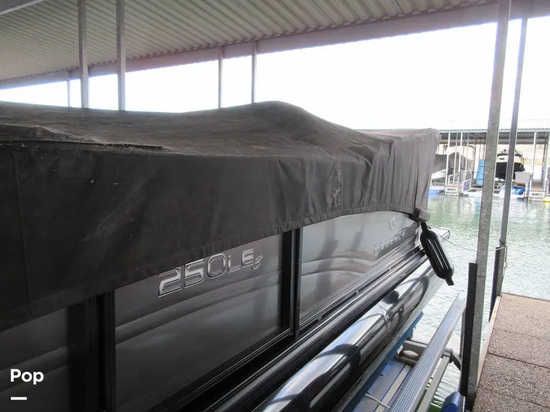 Slide: The Image of Regency 250 LE3 2023 - 15015833