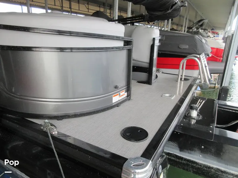 Slide: The Image of Regency 250 LE3 2023 - 15015679