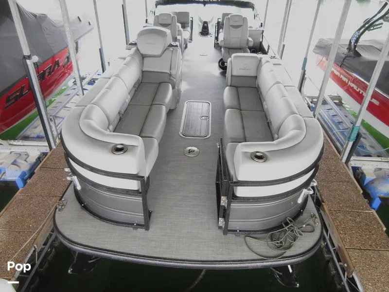 Slide: The Image of Regency 250 LE3 2023 - 15015682