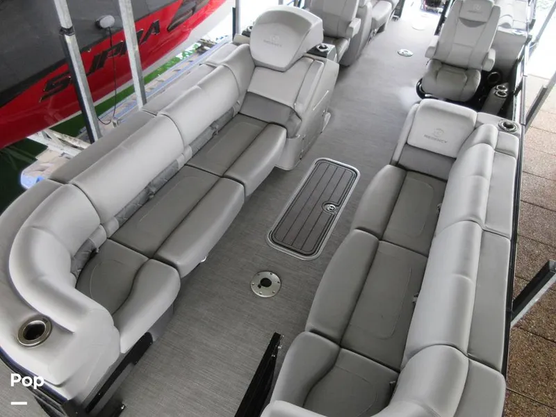 Slide: The Image of Regency 250 LE3 2023 - 15015686