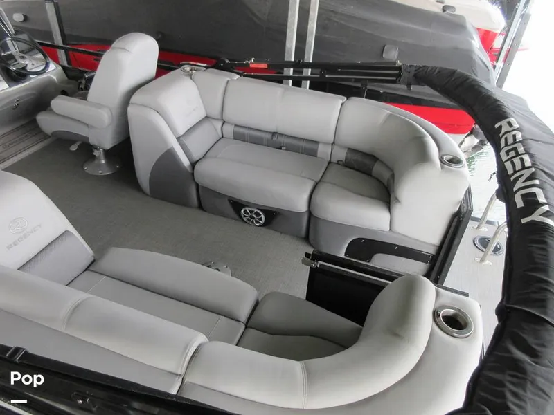 Slide: The Image of Regency 250 LE3 2023 - 15015708