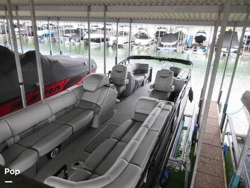 Slide: The Image of Regency 250 LE3 2023 - 15015691