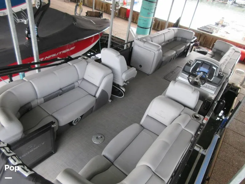 Slide: The Image of Regency 250 LE3 2023 - 15015698