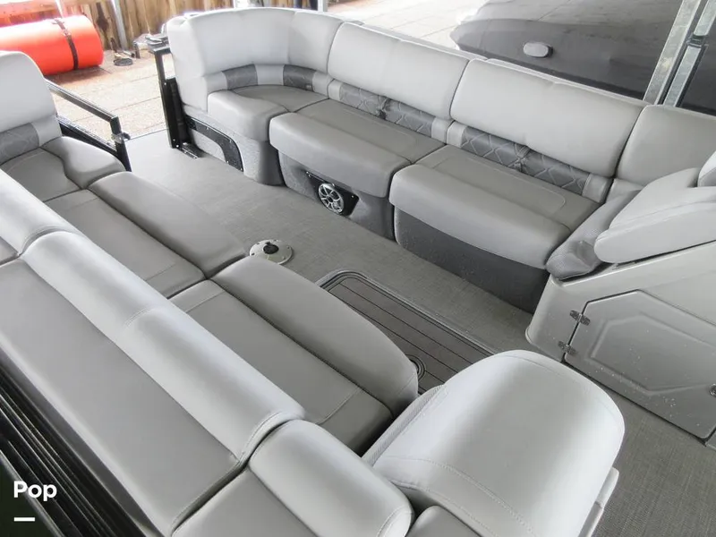 Slide: The Image of Regency 250 LE3 2023 - 15015705