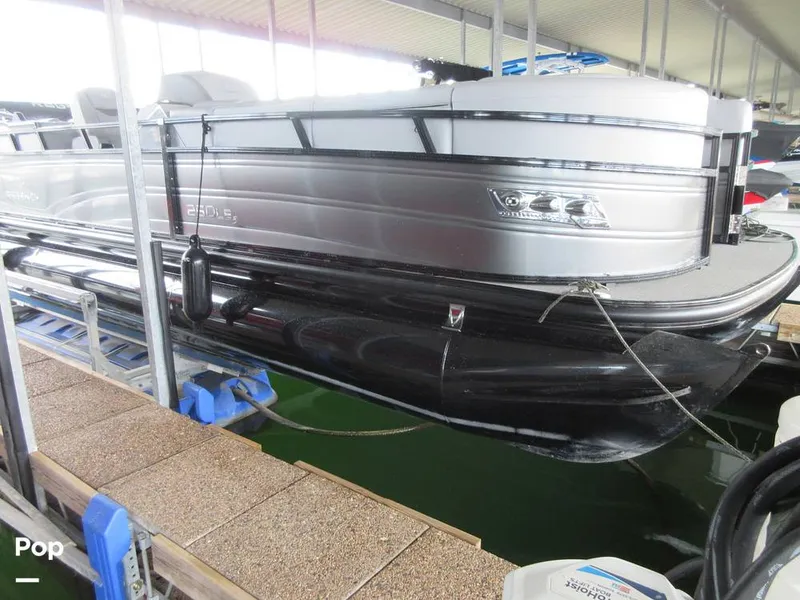 Slide: The Image of Regency 250 LE3 2023 - 15015715