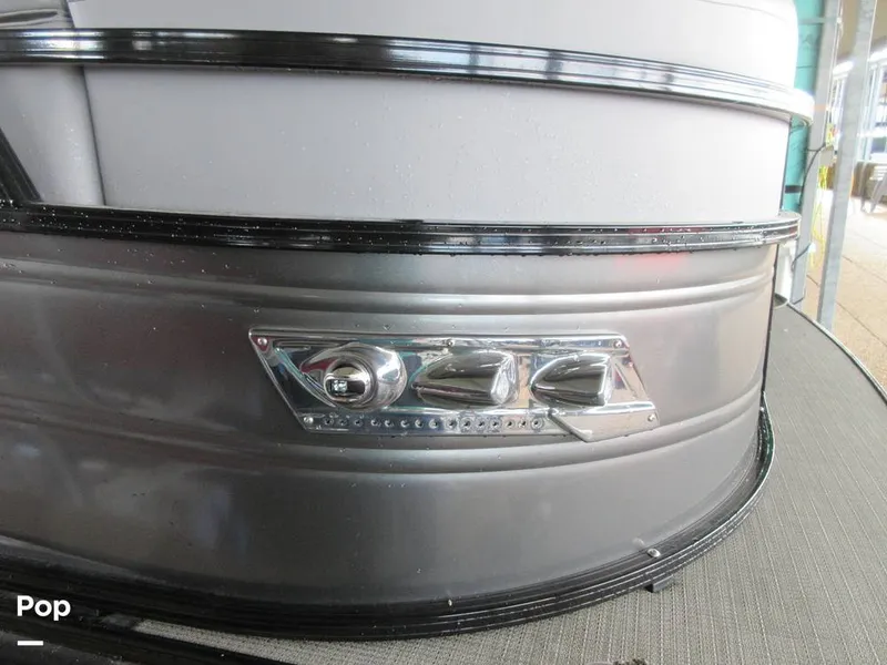 Slide: The Image of Regency 250 LE3 2023 - 15015717