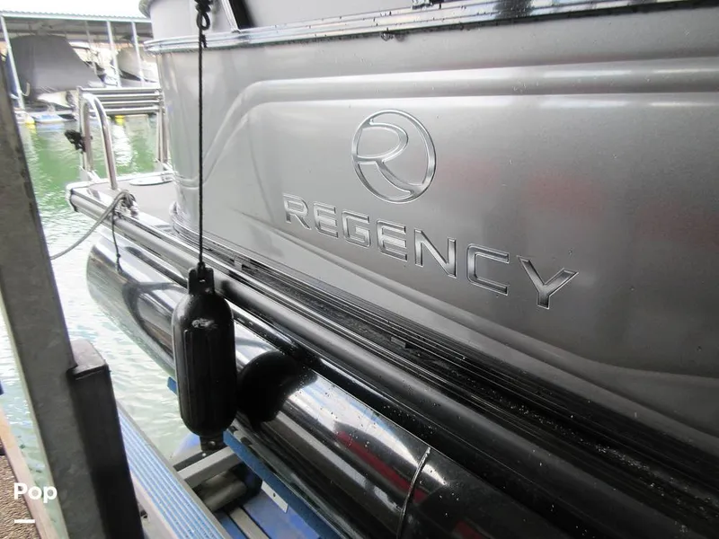 Slide: The Image of Regency 250 LE3 2023 - 15015720