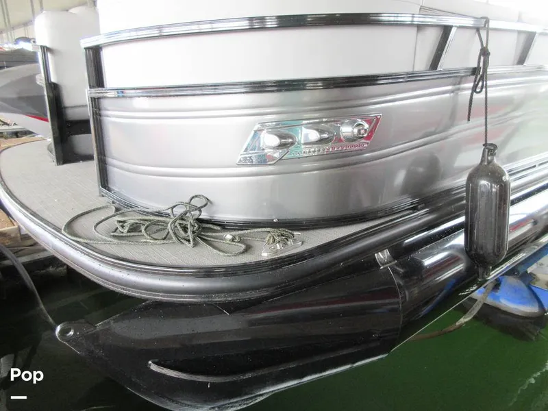 Slide: The Image of Regency 250 LE3 2023 - 15015729