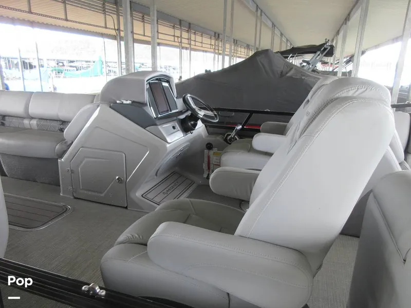 Slide: The Image of Regency 250 LE3 2023 - 15015737