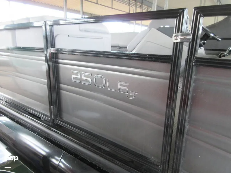 Slide: The Image of Regency 250 LE3 2023 - 15015738