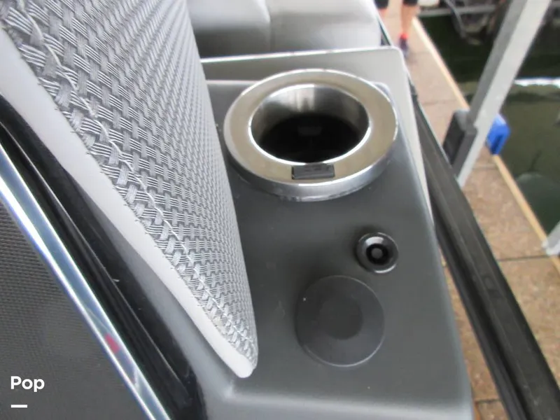 Slide: The Image of Regency 250 LE3 2023 - 15015754