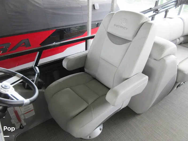 Slide: The Image of Captain's Chair - 15015747