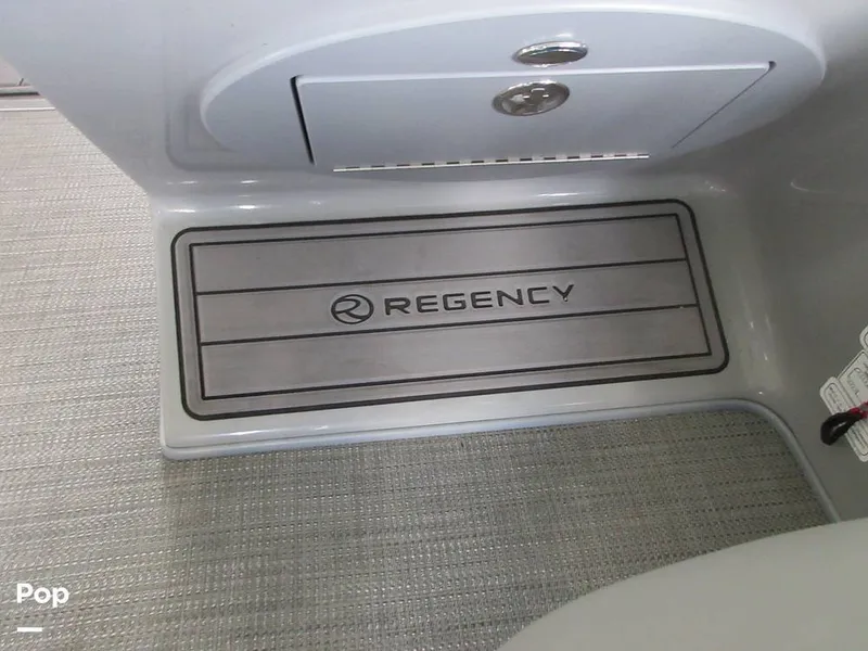 Slide: The Image of Regency 250 LE3 2023 - 15015757