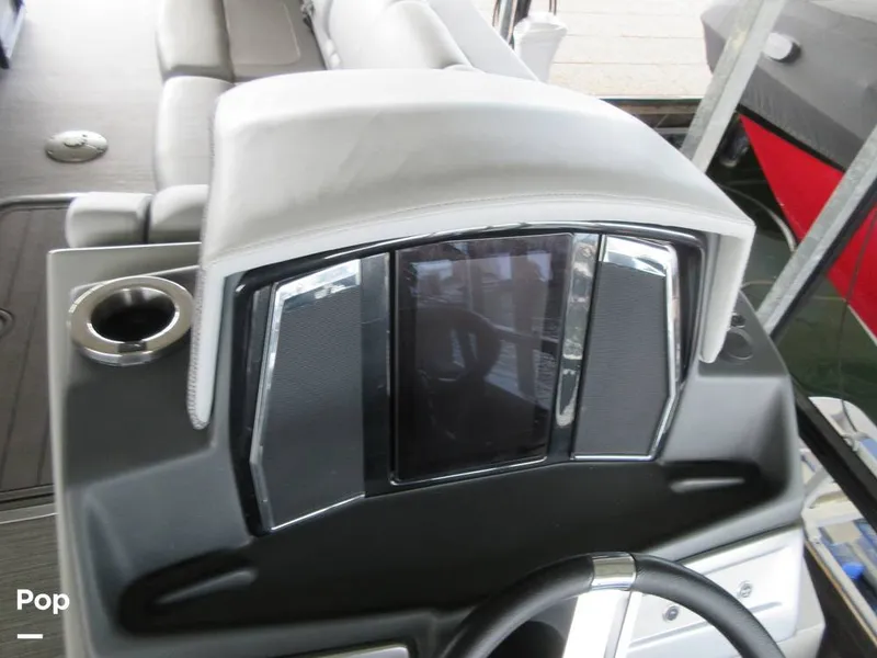 Slide: The Image of Regency 250 LE3 2023 - 15015758